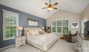 7 Oak Hollow Dr, Asheville, NC 28805