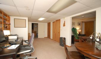 8 Teaberry Ln, Bedford, NH 03110