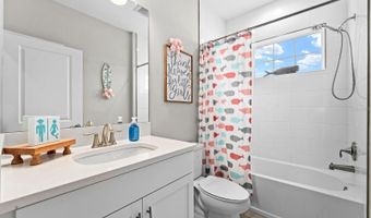 7631 PARADISO Dr, Apollo Beach, FL 33572
