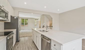 7811 SUTTER Ln, Annandale, VA 22003