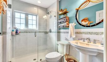 21 Mount St 4A, Bay Head, NJ 08742