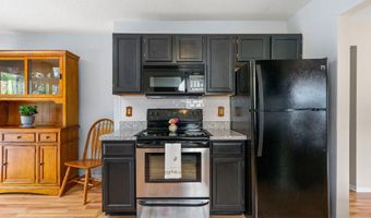 37 Wicken Sq, Albany, NY 12205