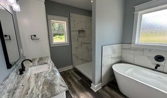 1128 Duke Dr, Bauxite, AR 72011