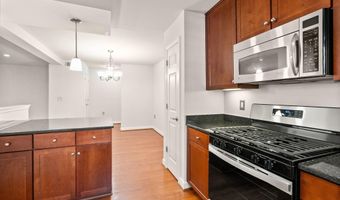 4089 S FOUR MILE RUN Dr 201, Arlington, VA 22204