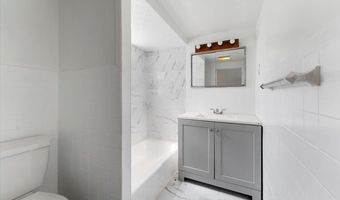 85 HOBART Ave, Bayonne, NJ 07002