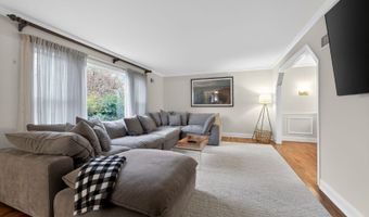 8 Telfer Dr, Alloway, NJ 07418