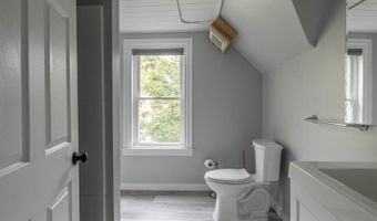 11 Kossuth St, Bangor, ME 04401