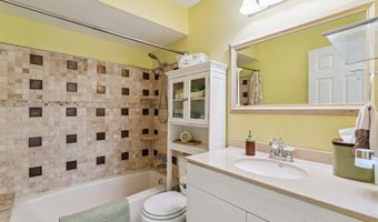 278 Oakleigh Woods Dr, Ballwin, MO 63011