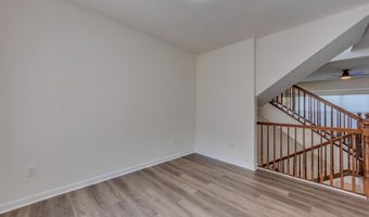 253 Village Creek Dr Dr, Ballwin, MO 63021