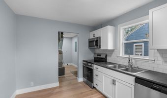 1003 S Rinker Ave, Aurora, MO 65605