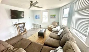 693 Thames St 2, Newport, RI 02840