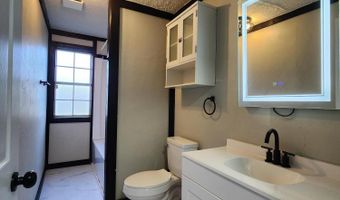 23 W Anderson St, Aurora, MO 65605