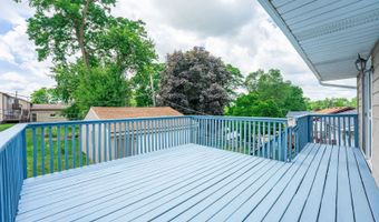 409 Maplewood Dr, Antioch, IL 60002
