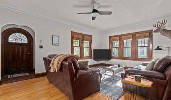 1613 N DIVISION St, Appleton, WI 54911