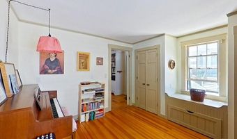 12 Sherman St, Newport, RI 02840
