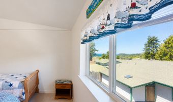 745 2ND St 8, Brookings, OR 97415