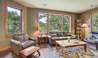 940 Pinecrest Ter, Ashland, OR 97520