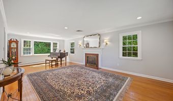 475 Riverside Dr, Cheshire, CT 06410