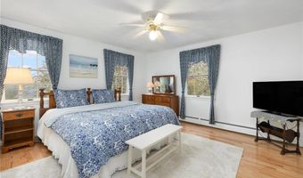 34 Finch Ln, North Kingstown, RI 02874