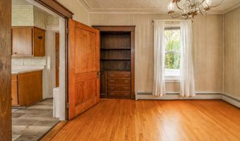 744 Hammond St, Bangor, ME 04401