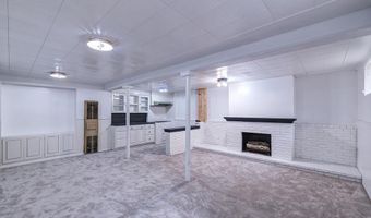 102 Highland Dr, Arkansas City, KS 67005