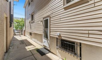 147 W 52nd St, Bayonne, NJ 07002