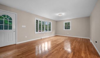 2 Woodland Rd, Acushnet, MA 02743