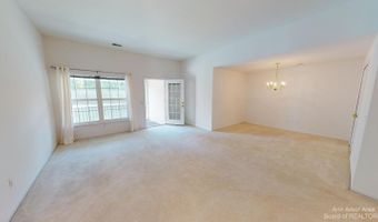 2802 S Knightsbridge Cir, Ann Arbor, MI 48105