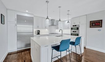 4915 HAMPDEN Ln 204, Bethesda, MD 20814