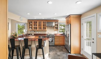 17 E 14TH St, Barnegat Light, NJ 08006