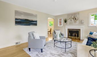 5028 25TH St N, Arlington, VA 22207
