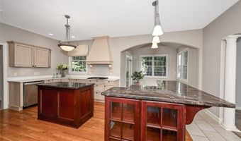 990 Whisperwood Ln, Aurora, OH 44202