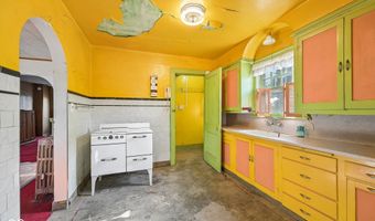 327 E 37th St, Anderson, IN 46013