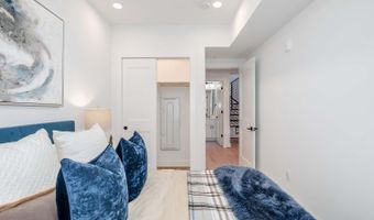 2601 30TH St NE 11, Washington, DC 20018