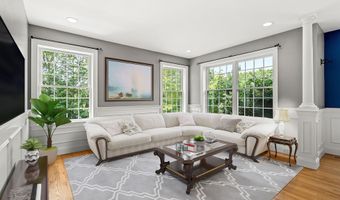 60 Camelot Dr, Bedford, NH 03110