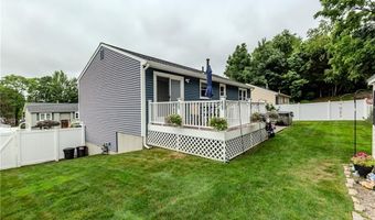 10 Pembroke Dr, Johnston, RI 02919