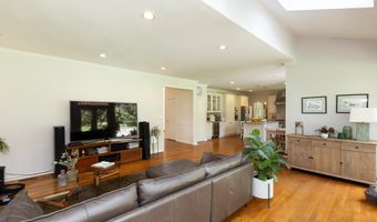 8809 SAUNDERS Ln, Bethesda, MD 20817