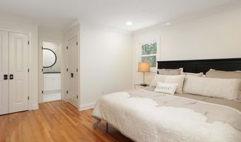 76 Swartzel Dr, Middletown, NJ 07748