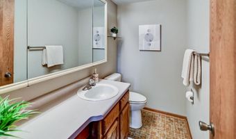 5514 Meadowood Dr, Fitchburg, WI 53711