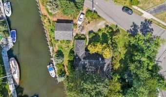 7 Swartout Pl, Amityville, NY 11701