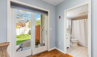 15 Shore Dr, Barrington, RI 02806