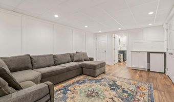 78 Hitching Post Ln, Bedford, NH 03110