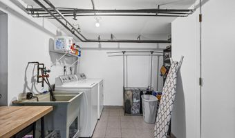 24 Westlyn Ct, Albany, NY 12203