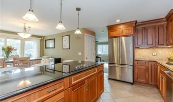 33 Rosewood Ln, Cumberland, RI 02864