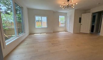 2011 N UPTON St, Arlington, VA 22207