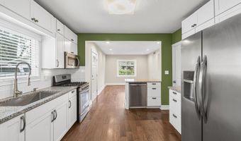 2327 Donald St, Ames, IA 50014