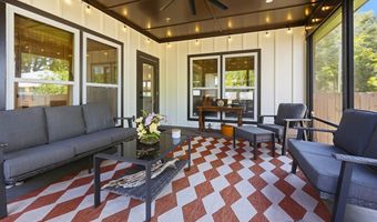 165 10th St, Apalachicola, FL 32320