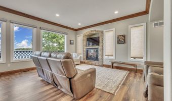 325 Lakeshore Dr, Arnolds Park, IA 51331
