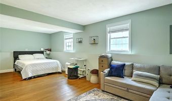37 Lakeview Ave, Lincoln, RI 02865