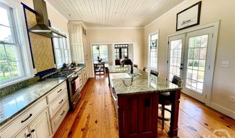 156 Lake Oglethorpe Dr, Arnoldsville, GA 30619